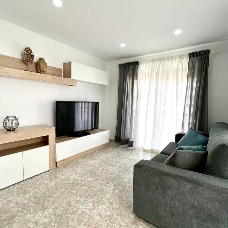 Confortable apartamento en La Pineda - Two-Bedroom Apartment - 7
