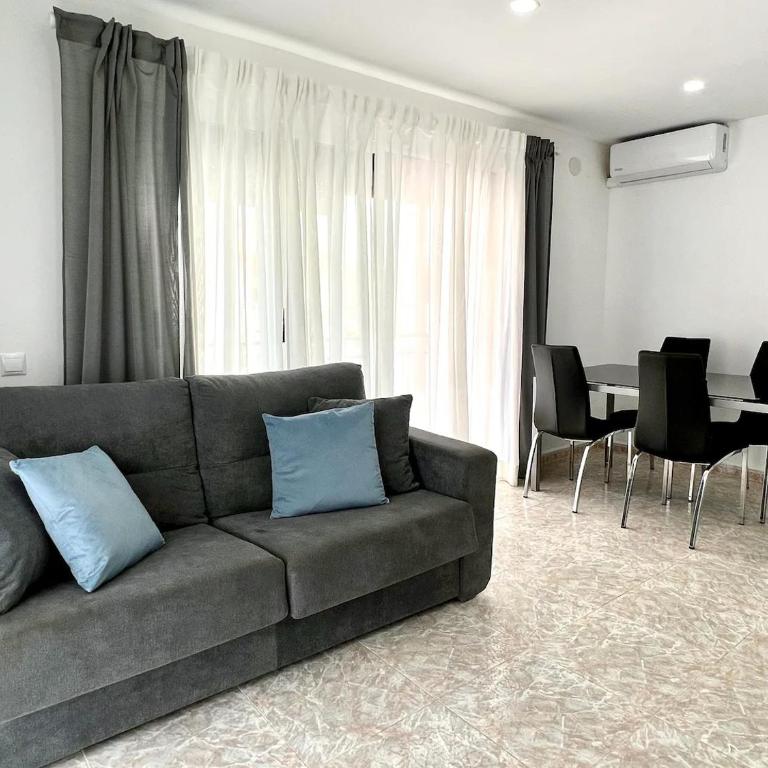 Confortable apartamento en La Pineda - Two-Bedroom Apartment - 8