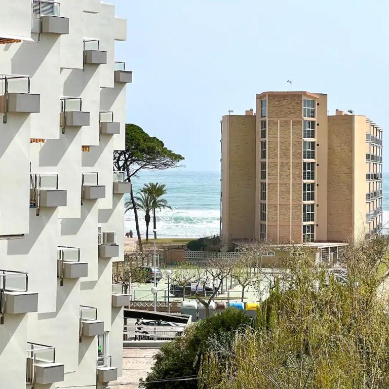 Confortable apartamento en La Pineda - Two-Bedroom Apartment - 3