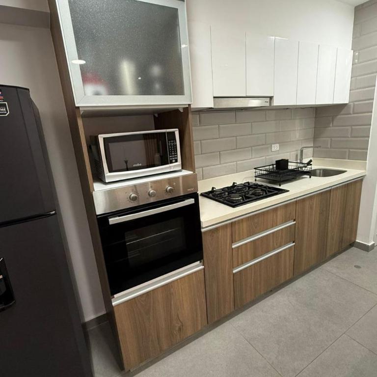 Dpto amplio en Miraflores! - Two-Bedroom Apartment with Balcony - 6