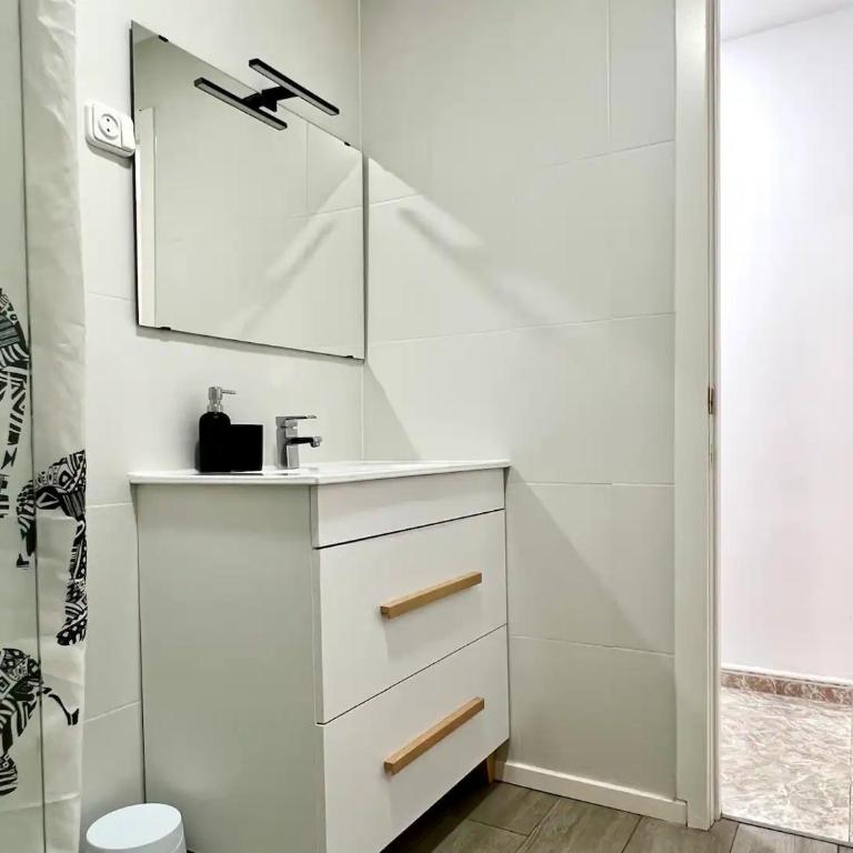 Confortable apartamento en La Pineda - Two-Bedroom Apartment - 20