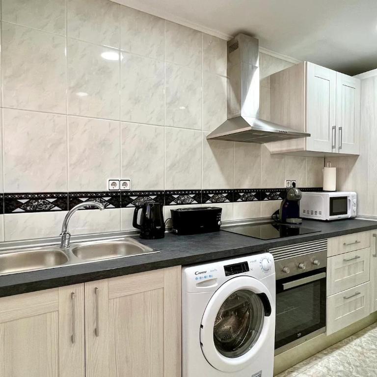 Confortable apartamento en La Pineda - Two-Bedroom Apartment - 12