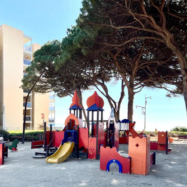 Confortable apartamento en La Pineda - Two-Bedroom Apartment - 22