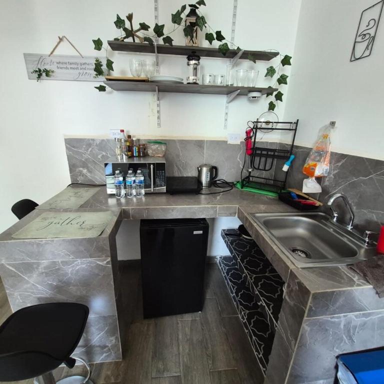 spacious loft#2 in secure area - One-Bedroom Apartment - Non-Smoking - 10