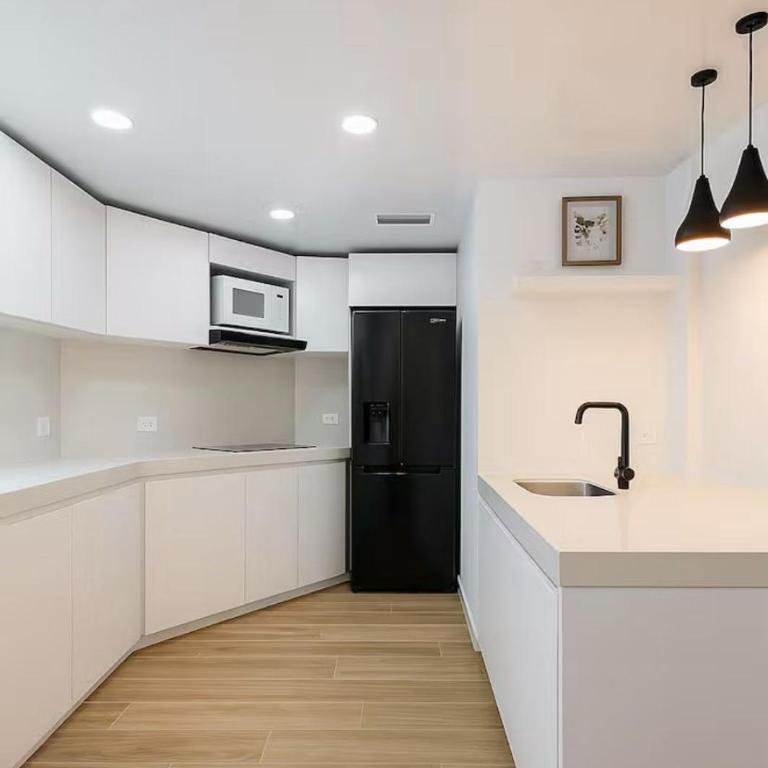 Deluxe Apts pasos de la playa - Apartamento Deluxe de 3 dormitorios - 1