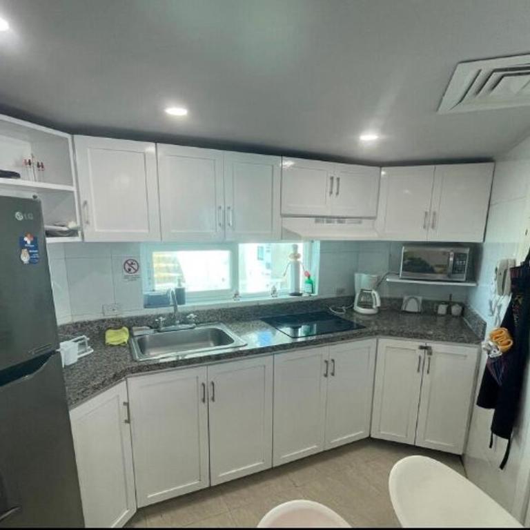 Deluxe Apts pasos de la playa - Apartamento de 3 dormitorios con vistas al océano - 7