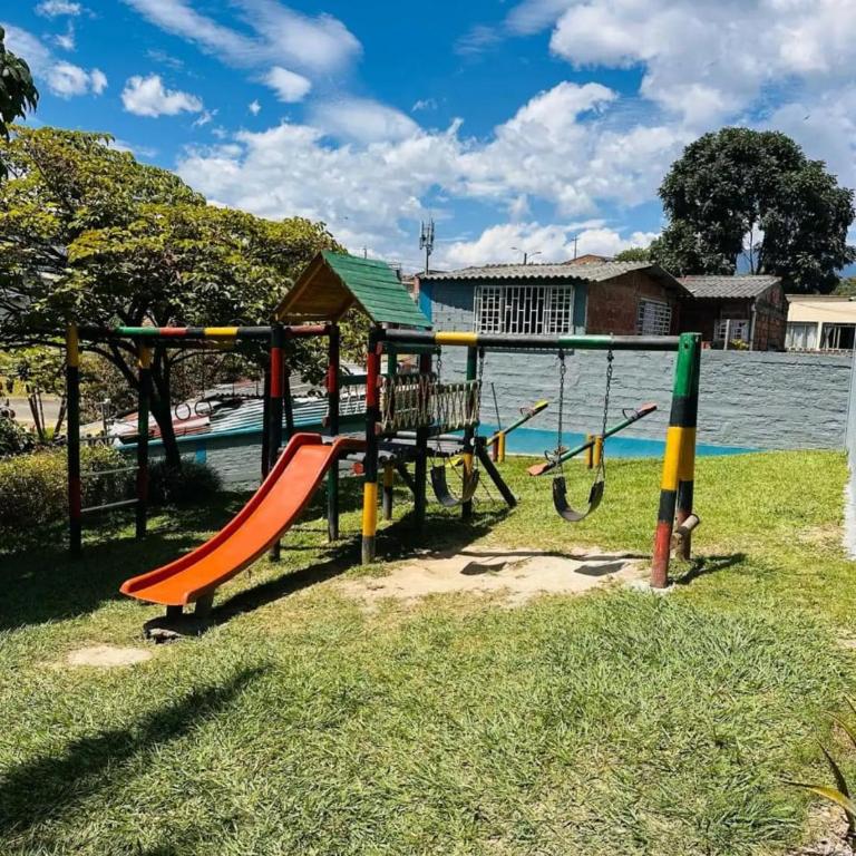 Family Home in Armenia, Quindío - One-Bedroom House - 3