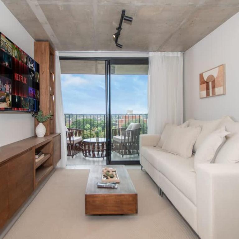 Stylish Urban Escape with Panoramic Views - Apartment - 1