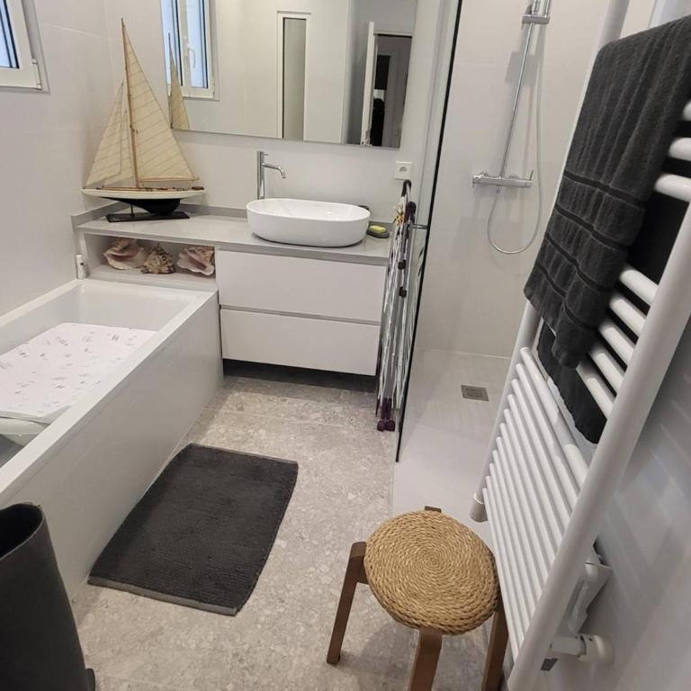 Saint-Jean-de-Luz : Appartement avec Terrasse, 2 Ch. et Parking au Cœur Historique - FR-1-792-34 - Apartment - 7