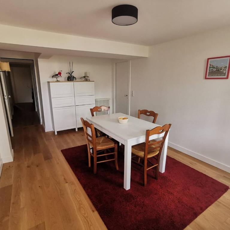 Appartement Rénové Hyper Centre St-Jean-de-Luz, 4 Pièces, 6 Couchages, Parking, 50m Plage - FR-1-792-31 - Maison de Vacances - 3