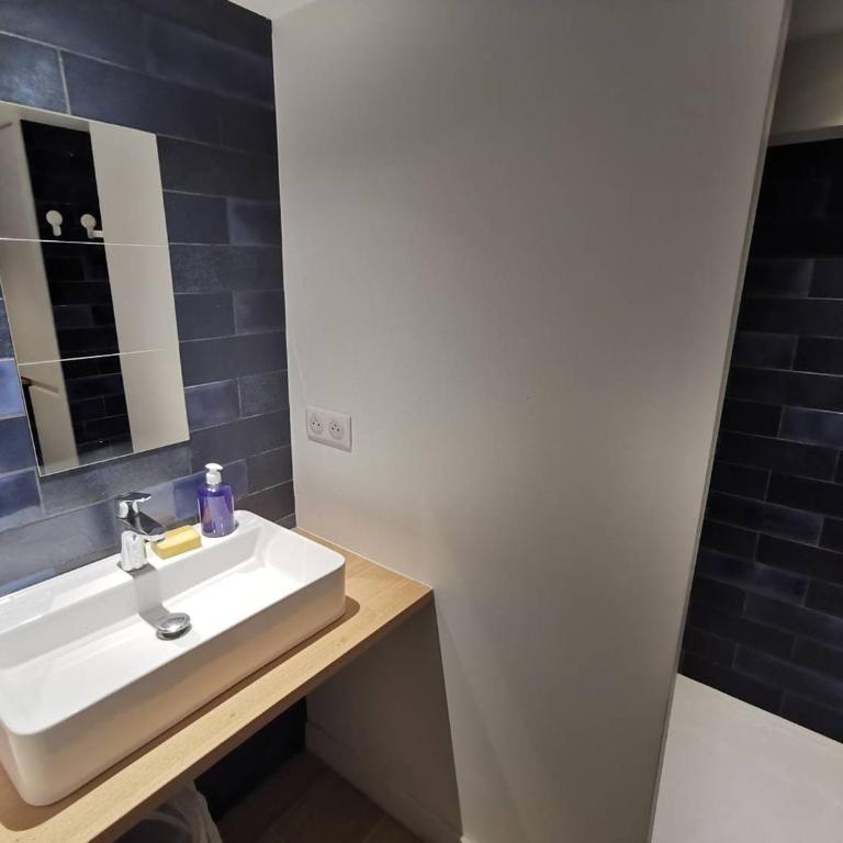Appartement Rénové Hyper Centre St-Jean-de-Luz, 4 Pièces, 6 Couchages, Parking, 50m Plage - FR-1-792-31 - Maison de Vacances - 8