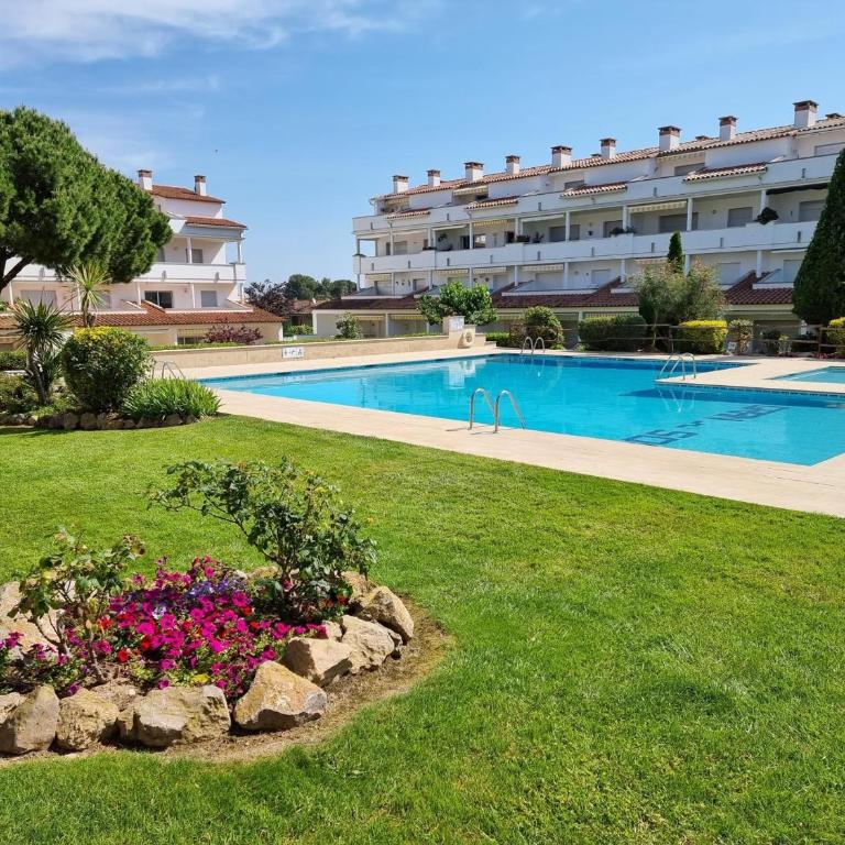 Apartamento de 3 habitaciones con terraza cerca de la playa - HISP-236-75 - Apartment - 2