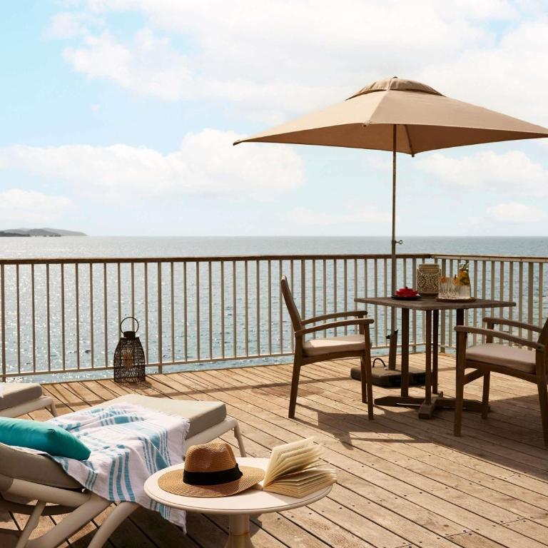 Sofitel Golfe d'Ajaccio Thalassa Sea & Spa - Chambre de Luxe avec 1 Lit King-Size - Vue sur Mer - Solarium Panoramique Privé - 1