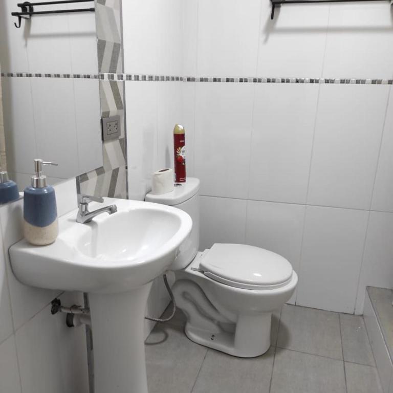 Alojamiento cerca al centro - Four-Room Apartment - 23