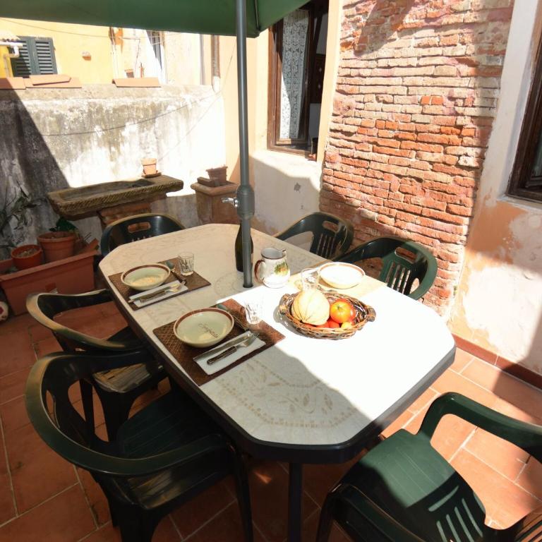 Lucca Central Garden Cottage - Casa Vacanze con 2 Camere da Letto - 16