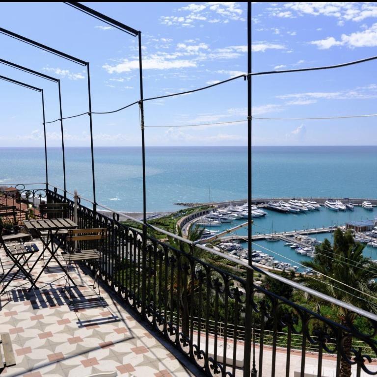 Casa Molinari - Beautiful old town Apartment with panoramic Sea views - Appartamento Standard con 3 Camere da Letto - 3