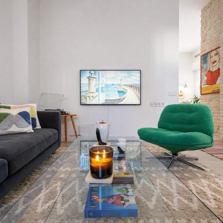 Beach walk - City 20 min - Beautiful Private Patio - Two-Bedroom Apartment - 5