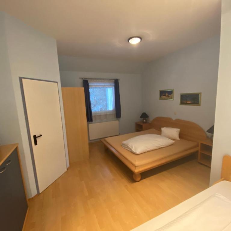Waldrestaurant VIDA - Dreibettzimmer mit Dusche - 2