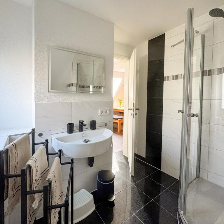 Gemütliche Ferienwohnung mit 2 Schlafzimmern, Fitness & Bestlage - Apartment mit 2 Schlafzimmern - 2