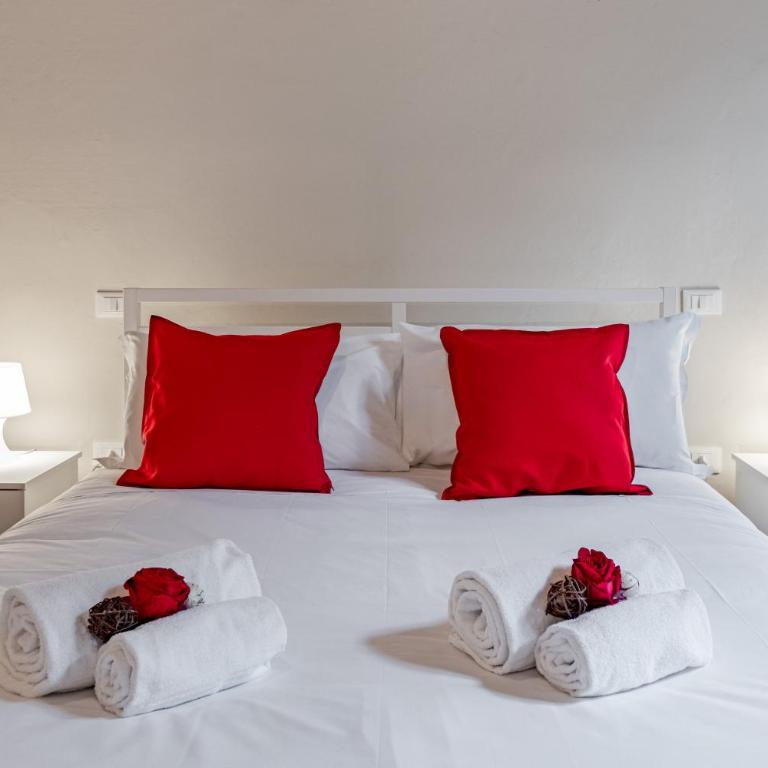 Hostly San Lorenzo Urban Loft - One-Bedroom Deluxe Apartment - 1