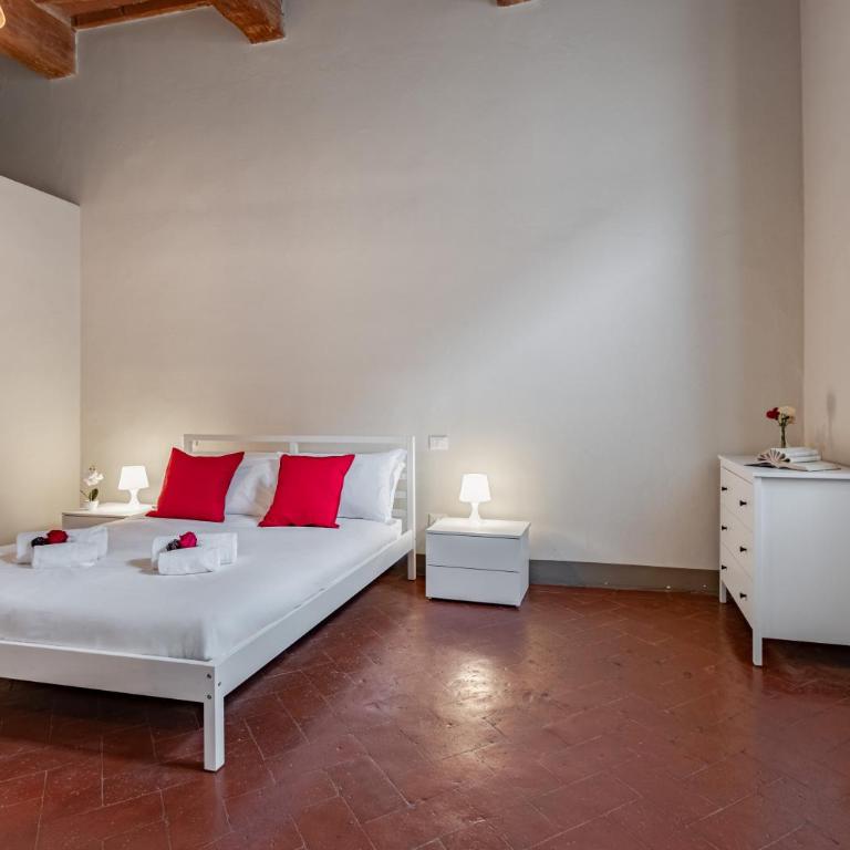 Hostly San Lorenzo Urban Loft - One-Bedroom Deluxe Apartment - 11