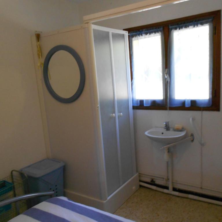 petit studio Le Clos des Cigales 4P,pkg sécurisé, WIFI, smart TV, 12 mn centre, samedi au samedi, RDC - Appartamento con 2 Camere da Letto - 3