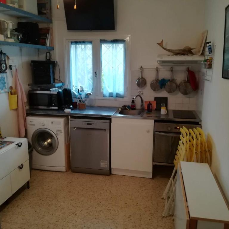 petit studio Le Clos des Cigales 4P,pkg sécurisé, WIFI, smart TV, 12 mn centre, samedi au samedi, RDC - Appartamento con 2 Camere da Letto - 5
