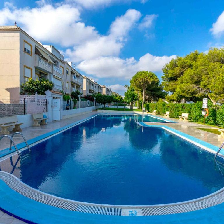 Familjeboende med stor gemensam pool och fin utsikt - Apartamento de 1 dormitorio - 17
