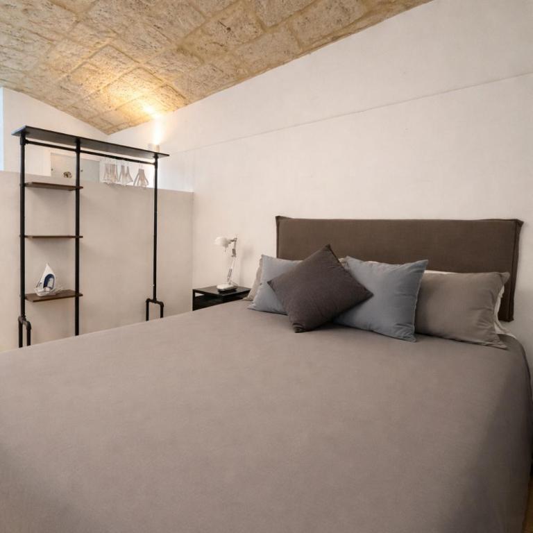 Bari LandLord 31- Old Town Apartment - Monolocale Matrimoniale Deluxe - 1