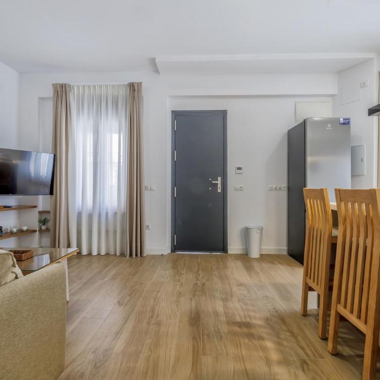 Alminar Apartamentos, Parking incluido junto al centro - Apartamento de 1 dormitorio - 24