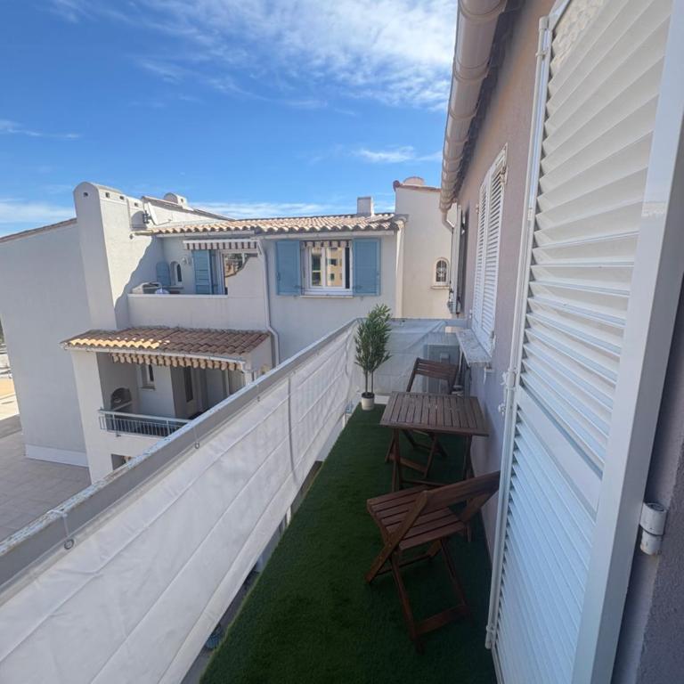 Appartement plein centre Cavalaire Plage et port à pied parking balcon aperçu mer - Appartamento con 1 Camera da Letto - 5