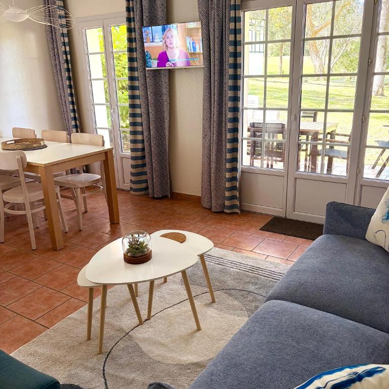 Maison villa Lilou, Pierre et vacances, avec piscine, vue golf, plage à 10 min à pied, linge inclus - Maison 3 Chambres - 2