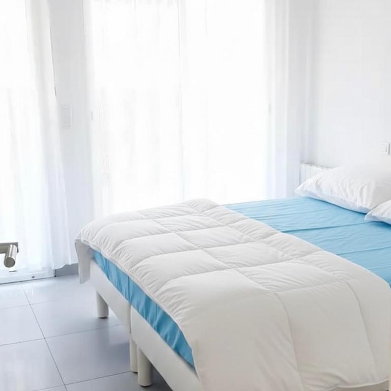 Impeccable 3 pièces -Clim -2 terrasses ,la plage à 50m Juan les pins proche Cannes - Two-Bedroom Apartment - 5