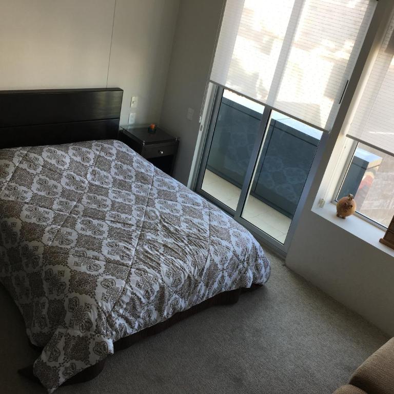 Napoles Condo Suites - Deluxe Double Room with Balcony - 17