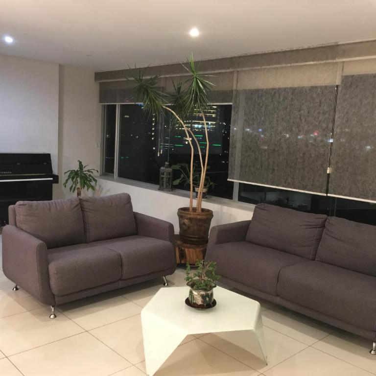 Napoles Condo Suites - Deluxe Double Room with Balcony - 9