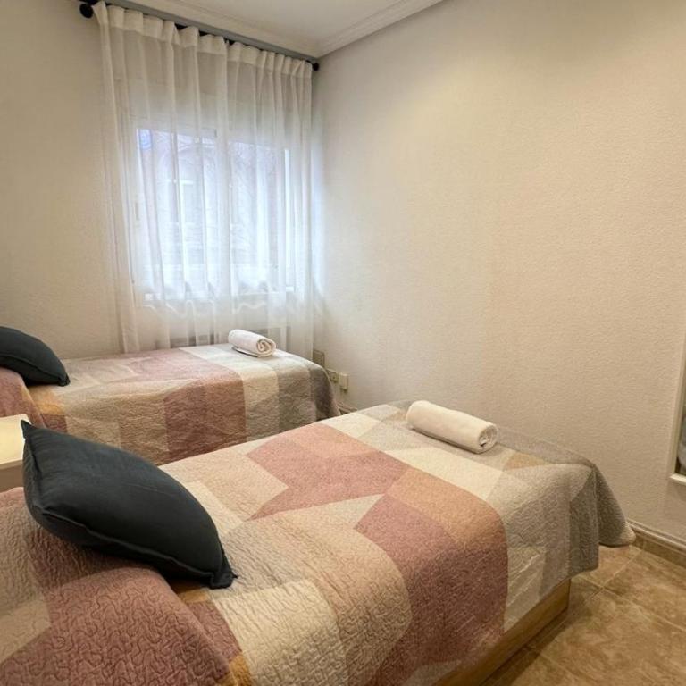 Habitaciones Díaz - Twin Room with Shared Bathroom - 4