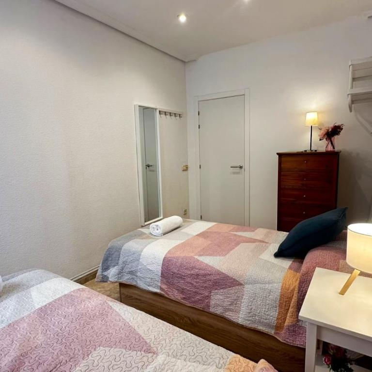 Habitaciones Díaz - Twin Room with Shared Bathroom - 5