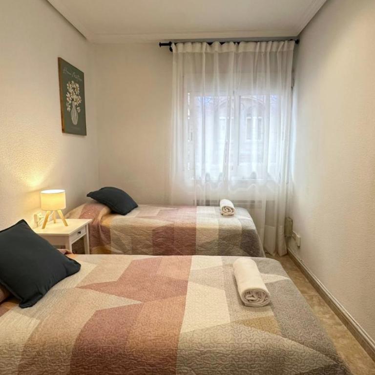 Habitaciones Díaz - Twin Room with Shared Bathroom - 6