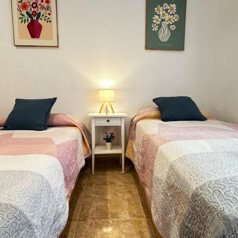 Habitaciones Díaz - Twin Room with Shared Bathroom - 2