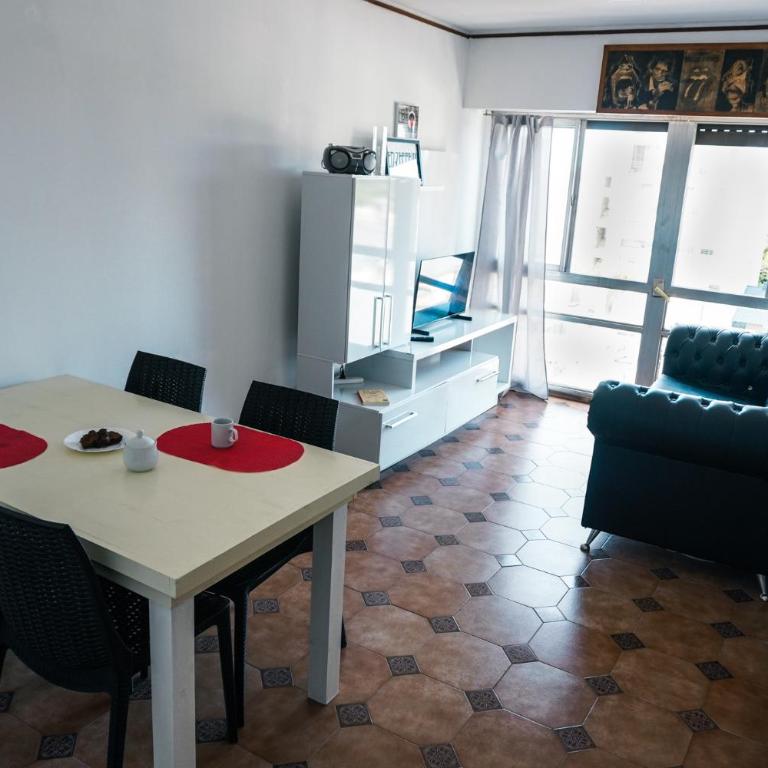 Dpto cerca de Costanera, Virgen y Plaza Mitre - Apartamento de 2 dormitorios - 4