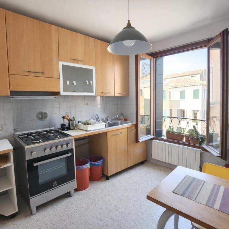 Zen Accommodations Rialto - Camera Matrimoniale con Bagno in Comune - 40
