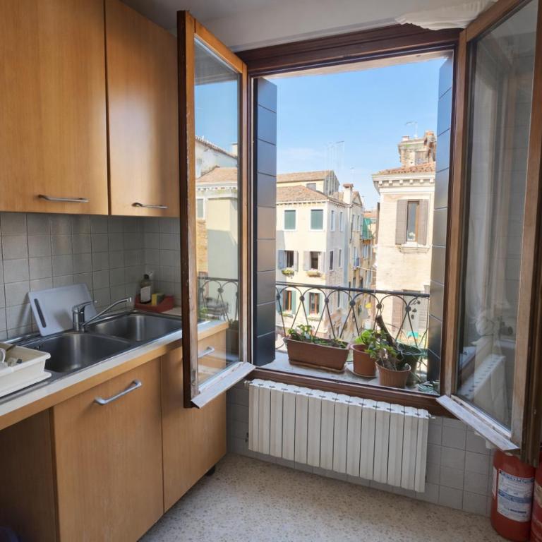 Zen Accommodations Rialto - Camera Matrimoniale con Bagno in Comune - 41