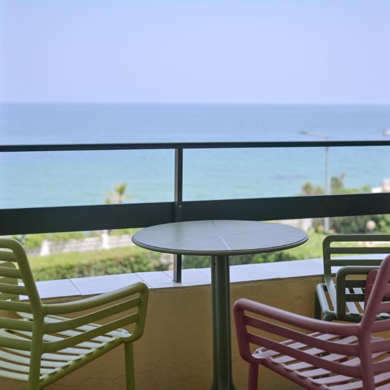 "Cap Riviera" Hotel & Restaurant Saint Aygulf - Suite Familiale avec Terrasse - Vue sur Mer - 1