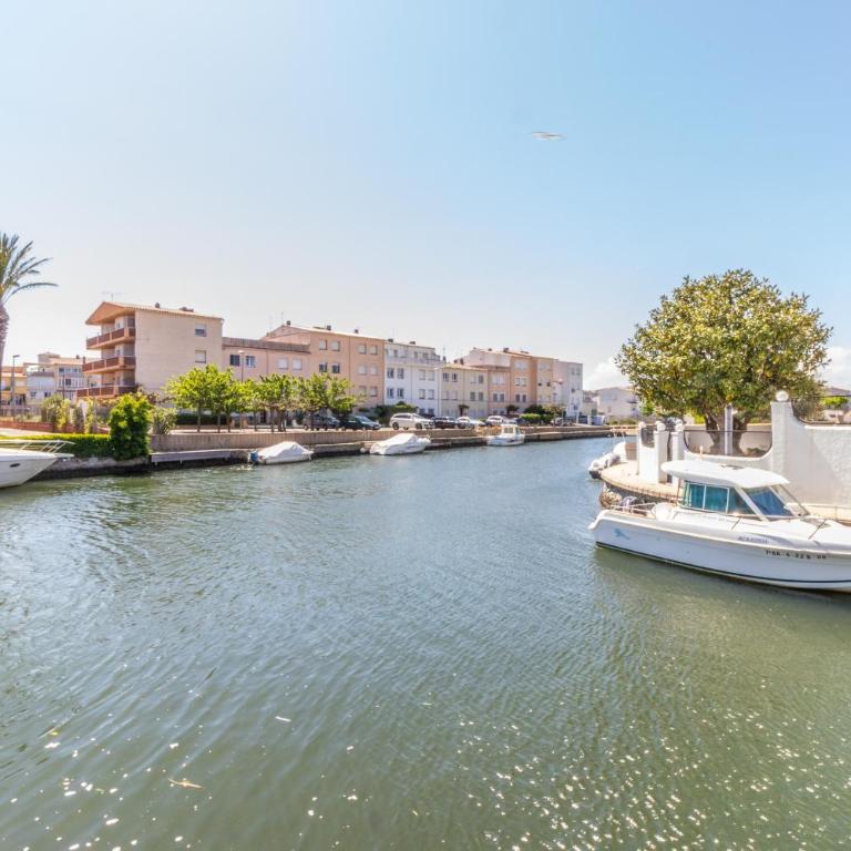 5 BEDROOMS, 3 BATHROOMS, 15M MOORING, PRIVATE POOl - Casa - 15