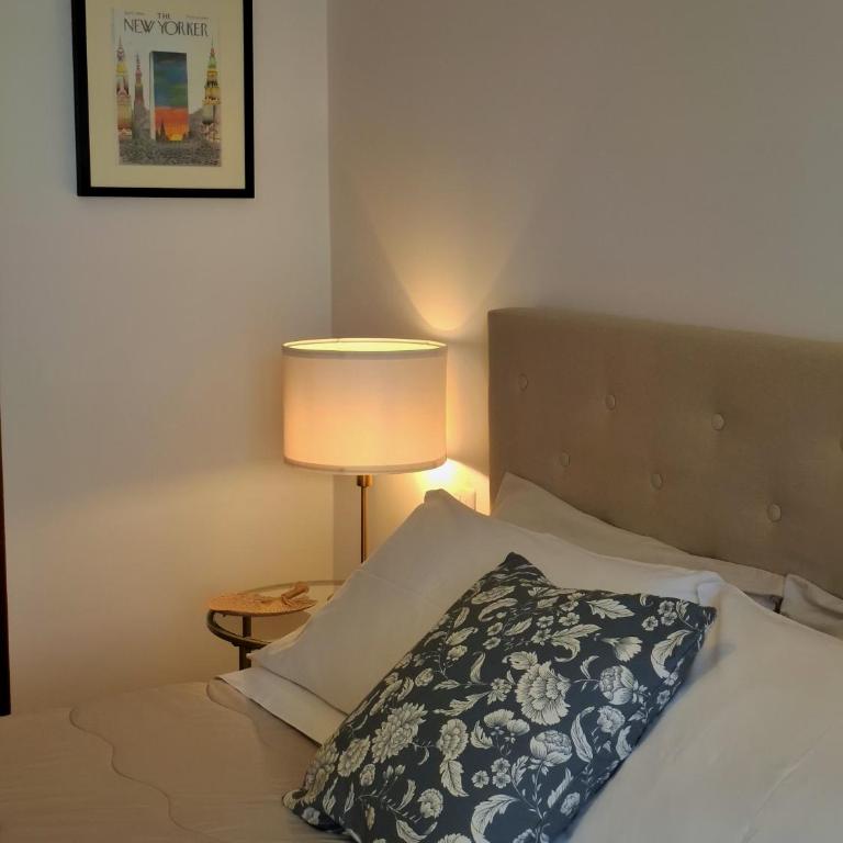 Elicriso Suites - Double Room with Private Bathroom - 5