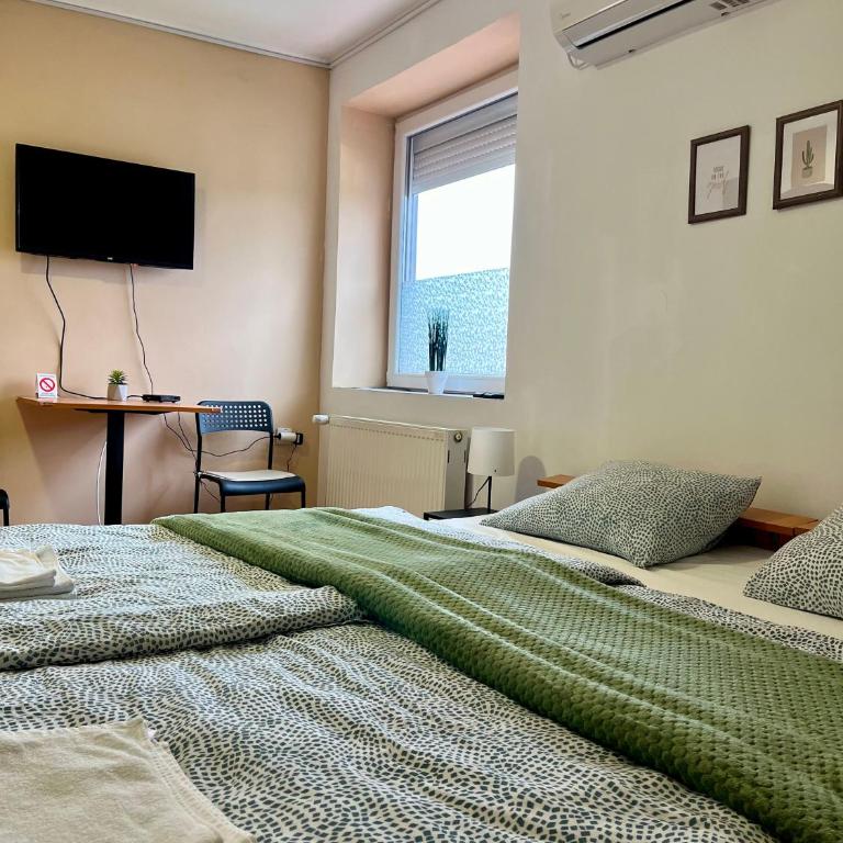 Rooms with private Bathroom & Free Parking ''Sobe Zoka,, - Dvokrevetna Soba sa Zasebnim Krevetima - 4