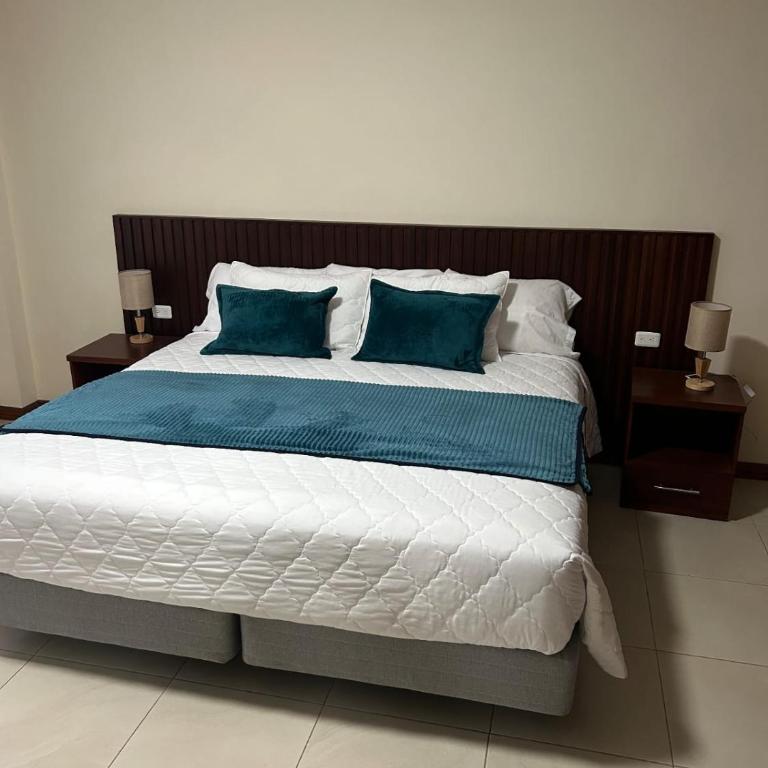 Boutique Exclusive Stay - Three-Bedroom Apartment with Balcony - 1