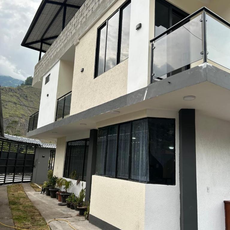 Boutique Exclusive Stay - Three-Bedroom Apartment with Balcony - 12