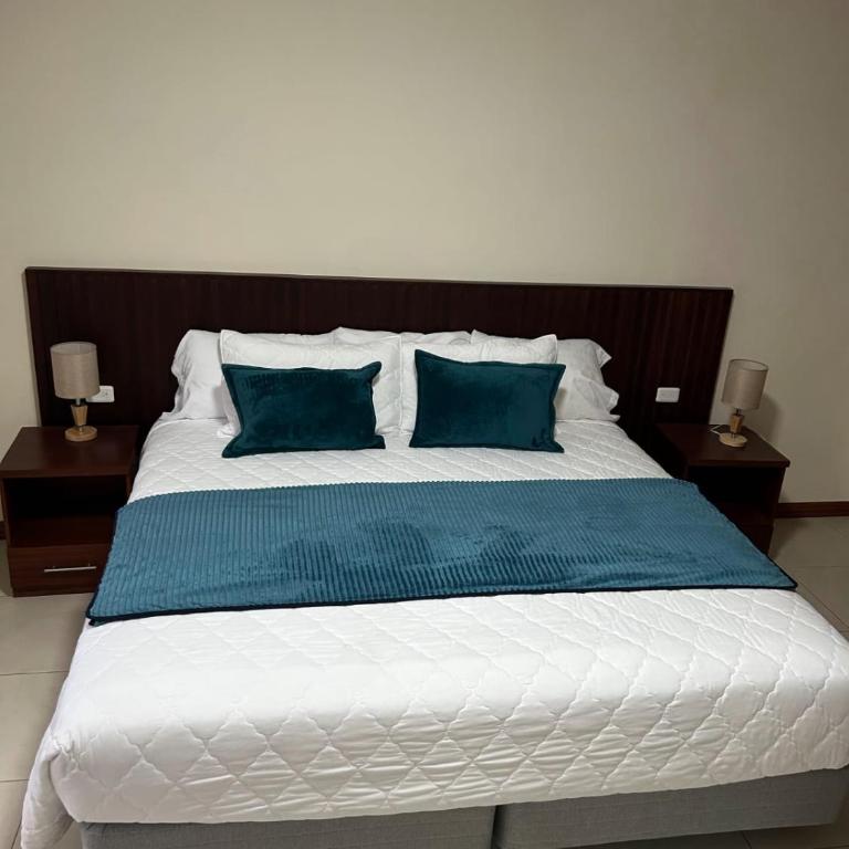 Boutique Exclusive Stay - Three-Bedroom Apartment with Balcony - 13