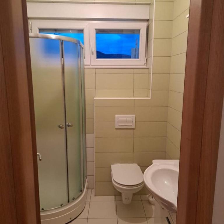Luxury Oasis - One-Bedroom Apartment - 8